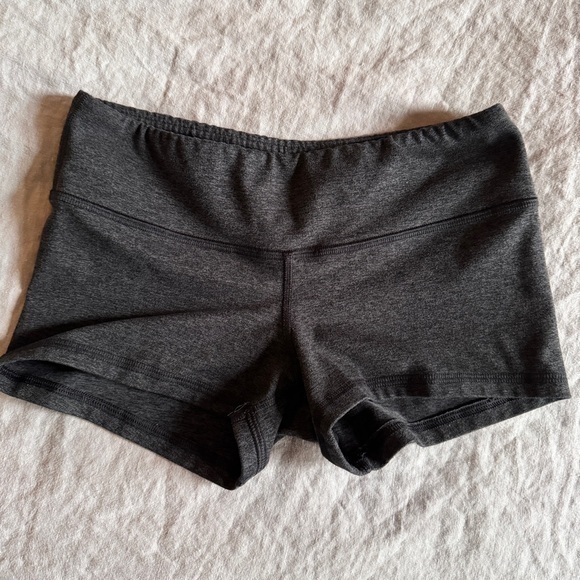 Fleo Pants - FLEO LRC Low Rise Contour Women's Gray Workout Shorts - Size SMALL